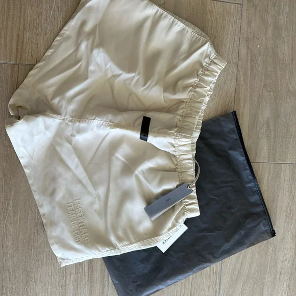 Essentials XL - Picture 4 of 6